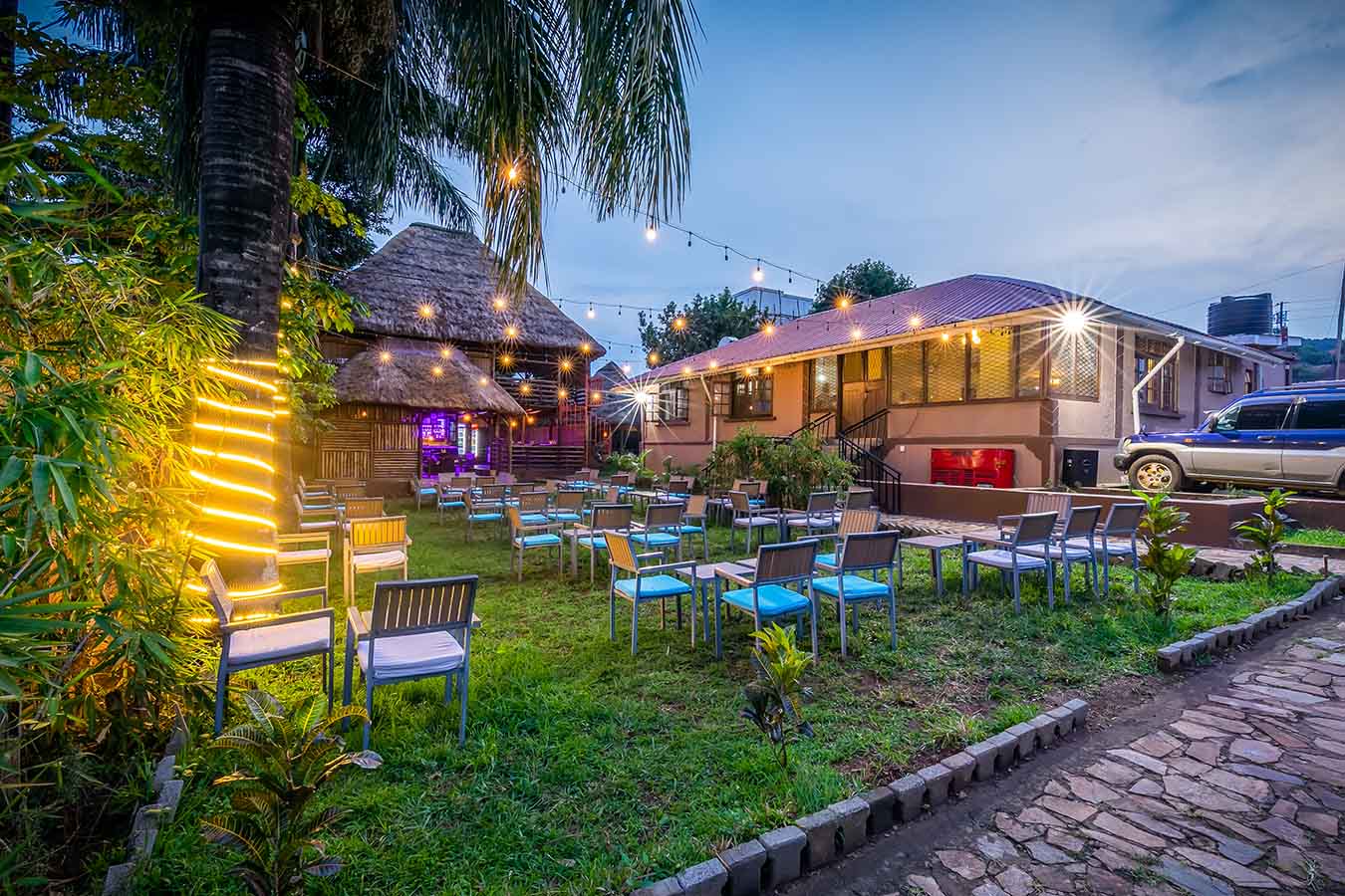 Emiboozi restaurant food